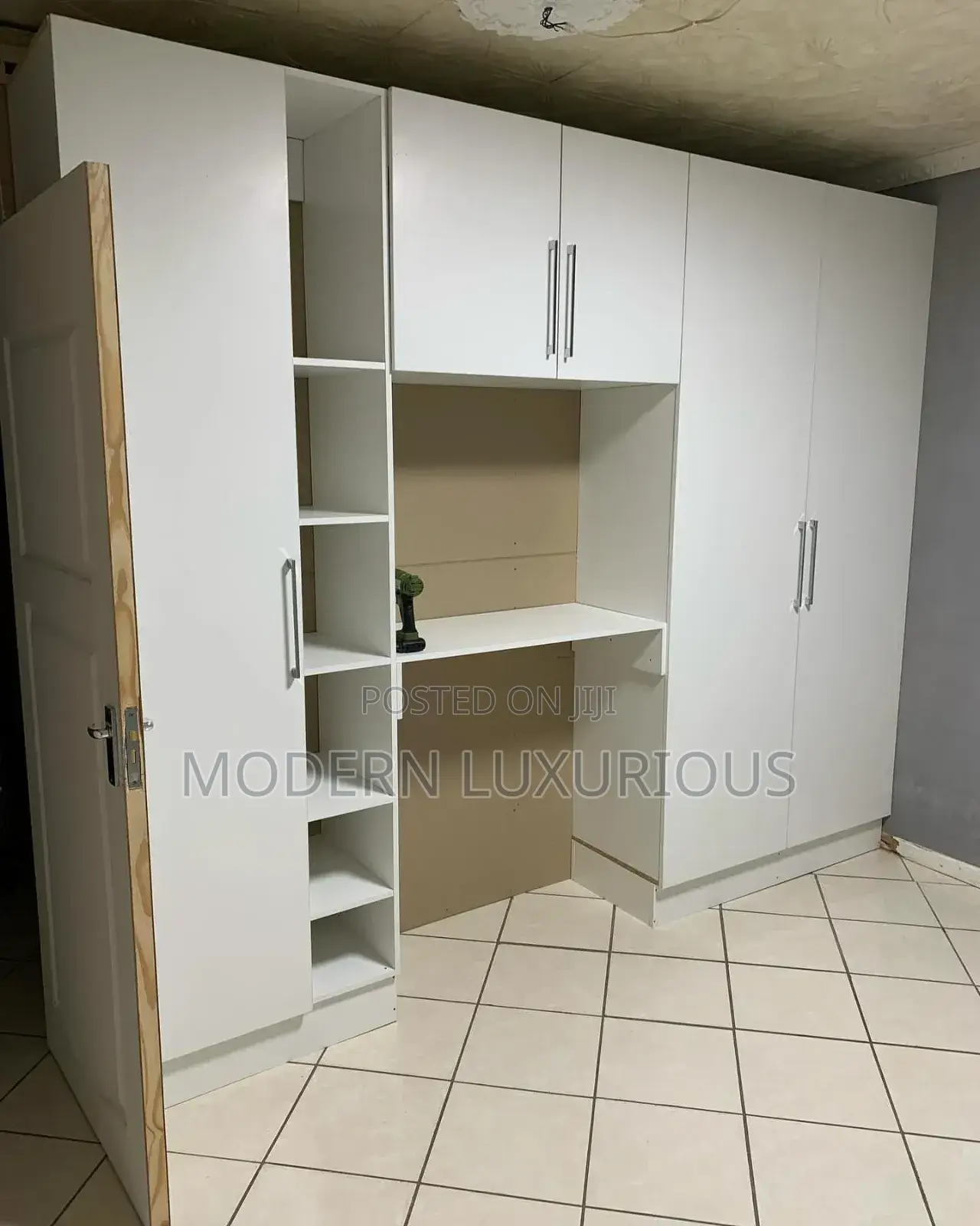 Quality Wardrobe White/Classic Wardrobes Living Room Wardrobe