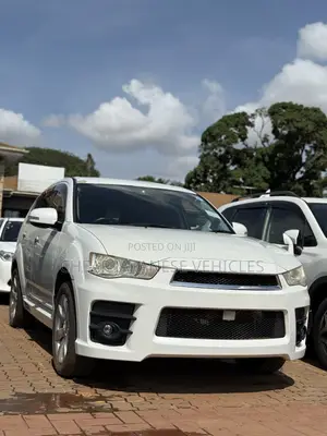 Mitsubishi Outlander 2012 White