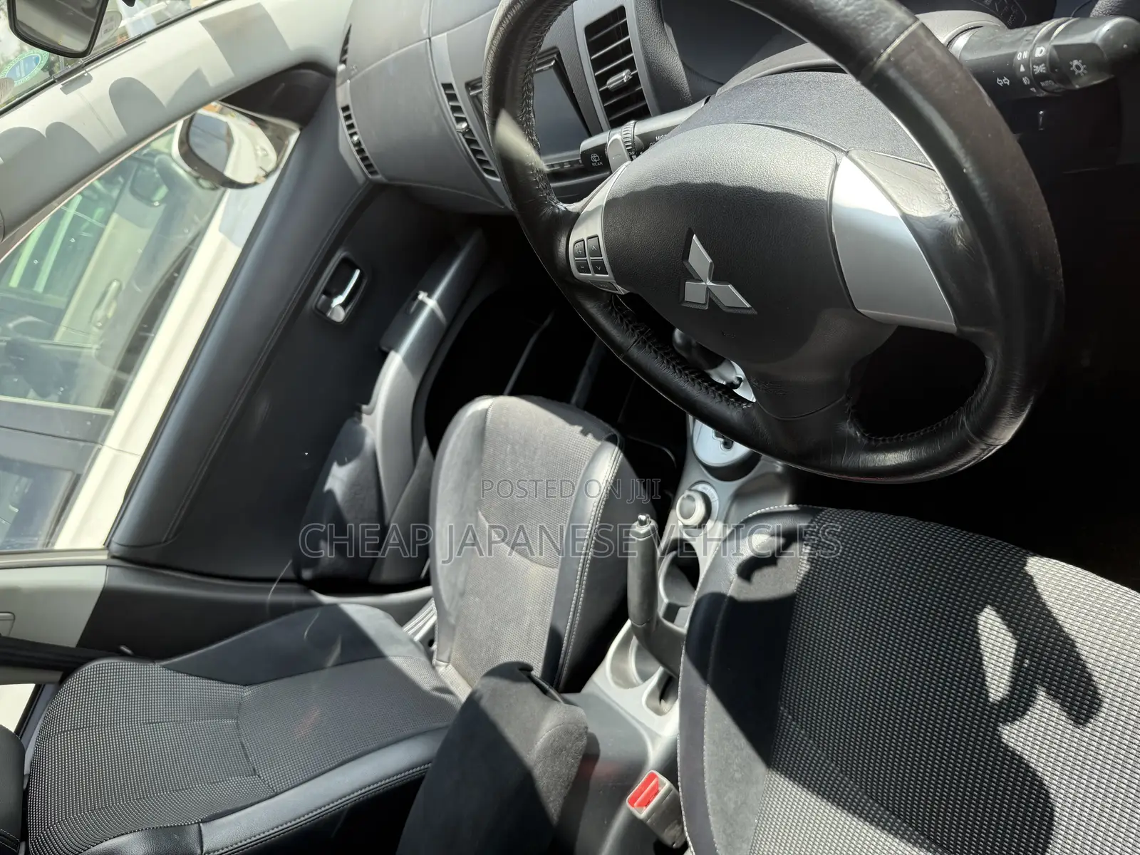 Mitsubishi Outlander 2012 White