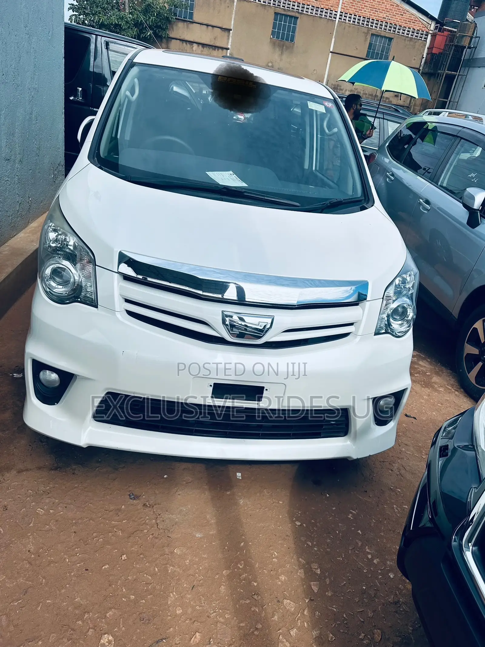 Toyota Noah 2012 White