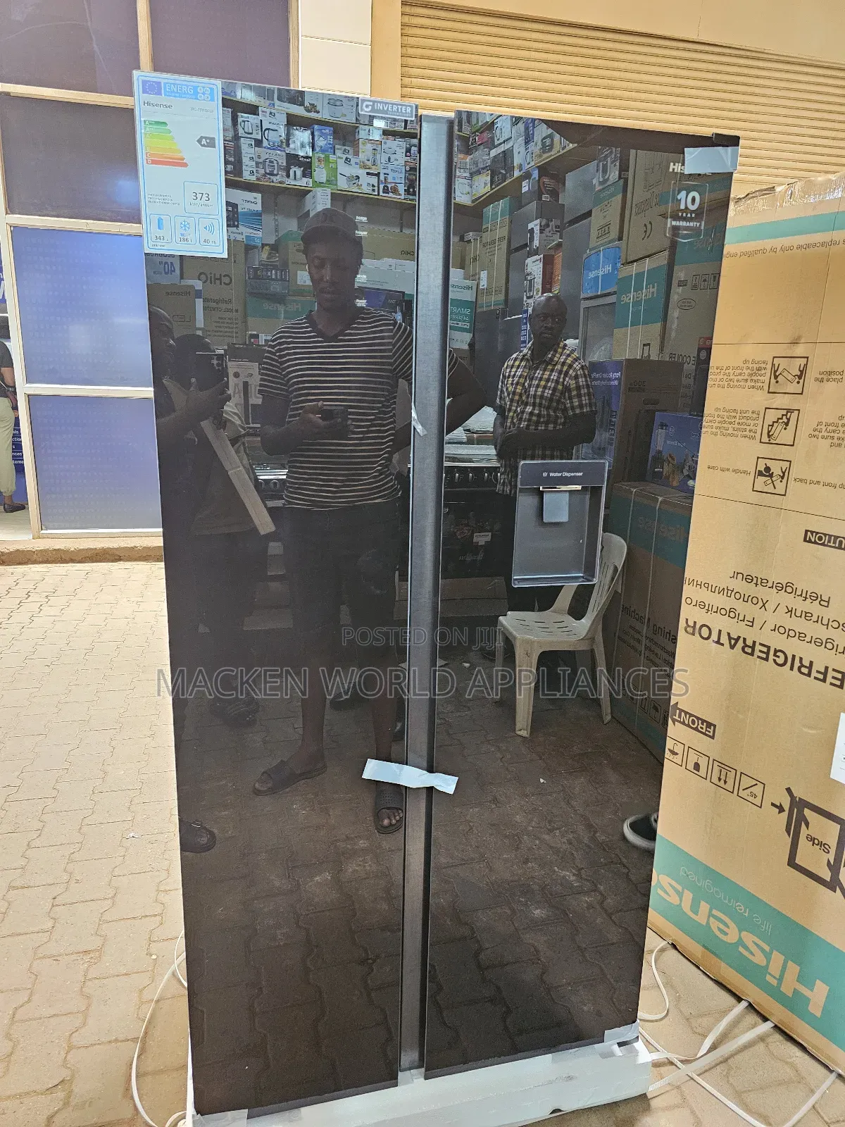 Hisense 750ltrs Side by Side Black Glass Mirror Finish