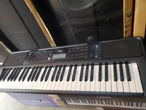 Keyboard PSR E383
