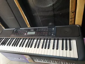 Keyboard PSR E383