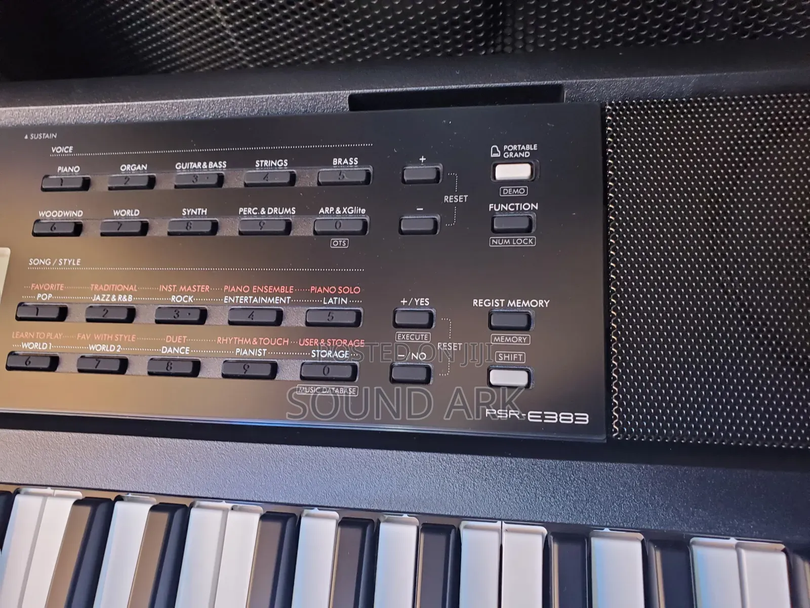 Keyboard PSR E383