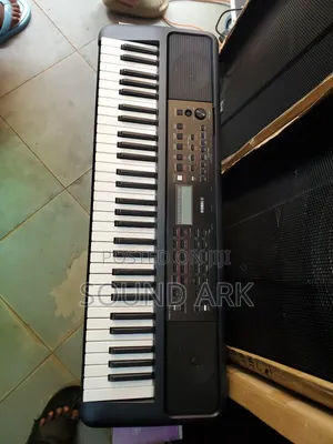 Keyboard PSR E383