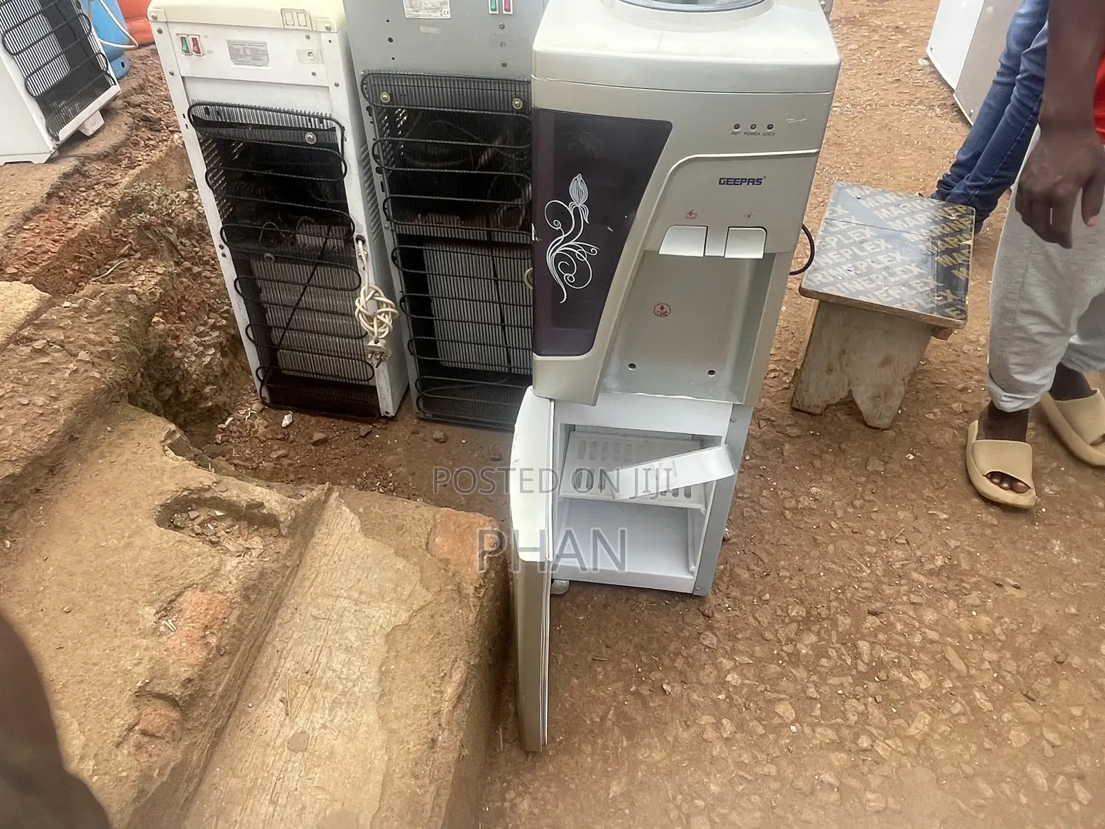Geepas Grey Water Dispenser
