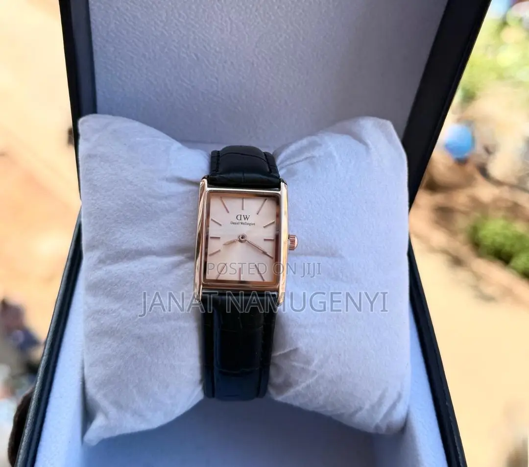 Dw Daniel Wellington Black Golden Watch