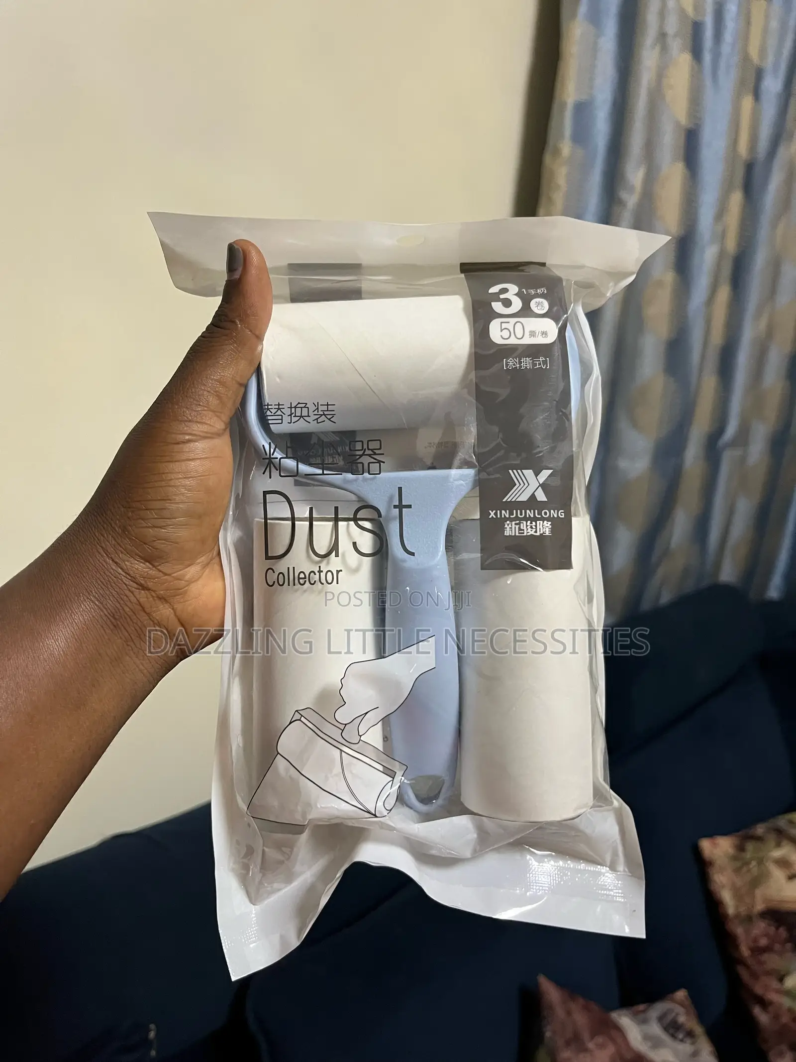 Portable Lint Remover/Roller With 2 Refills (50 Sheets)