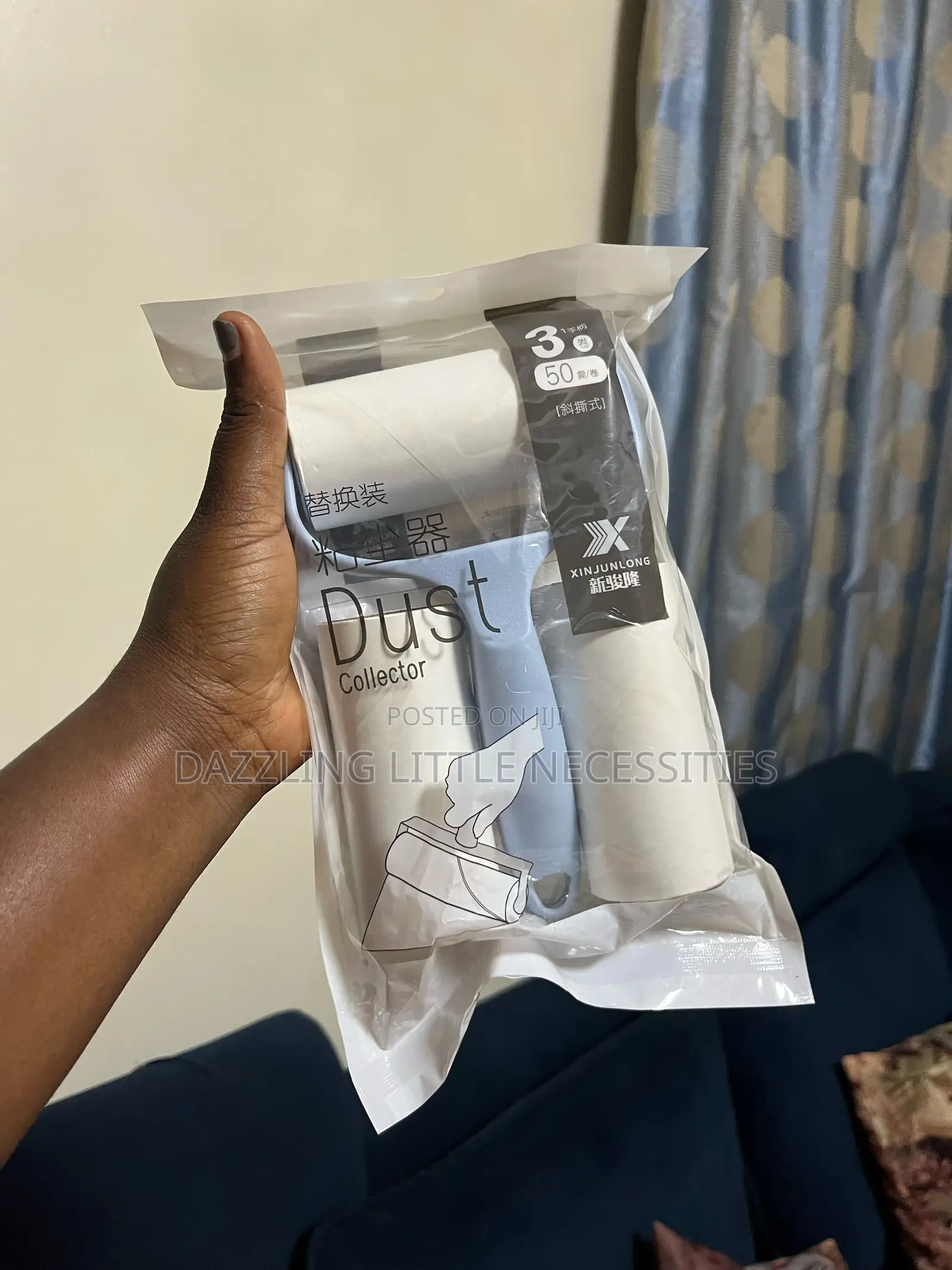 Portable Lint Remover/Roller With 2 Refills (50 Sheets)