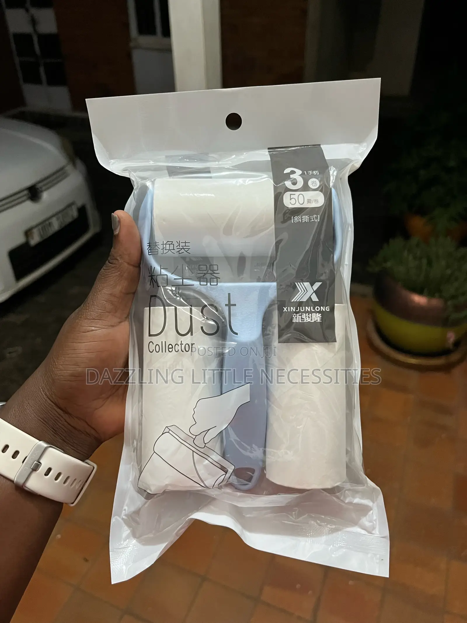 Portable Lint Remover/Roller With 2 Refills (50 Sheets)