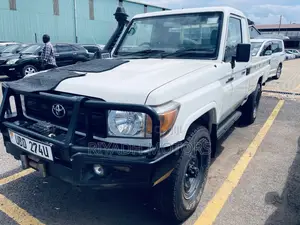 Toyota Land Cruiser 2011 White