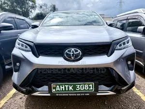 Toyota Fortuner 2.8 D AWD 2023 Silver