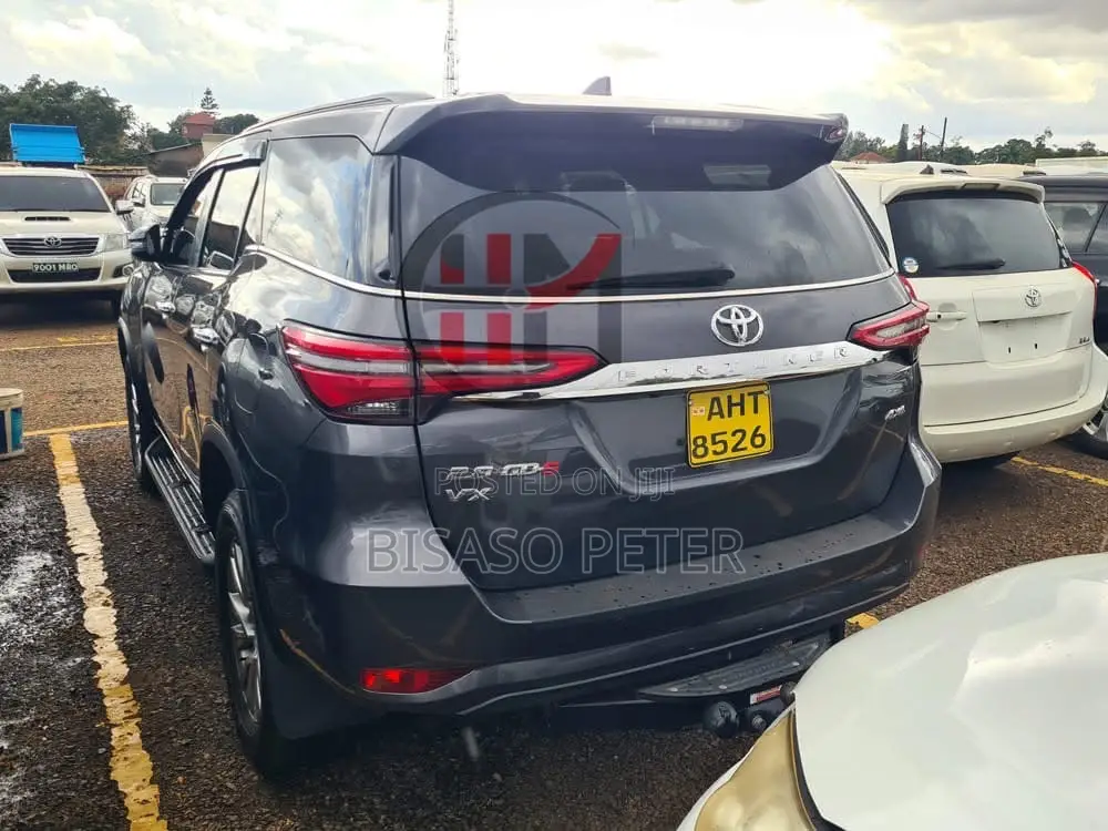 Toyota Fortuner 2.4 D AWD 2021 Gray