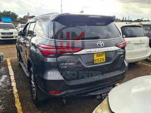 Toyota Fortuner 2.4 D AWD 2021 Gray