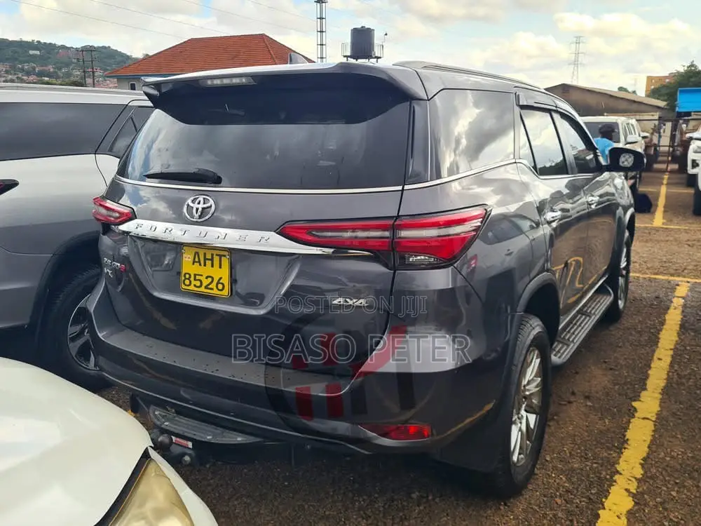 Toyota Fortuner 2.4 D AWD 2021 Gray