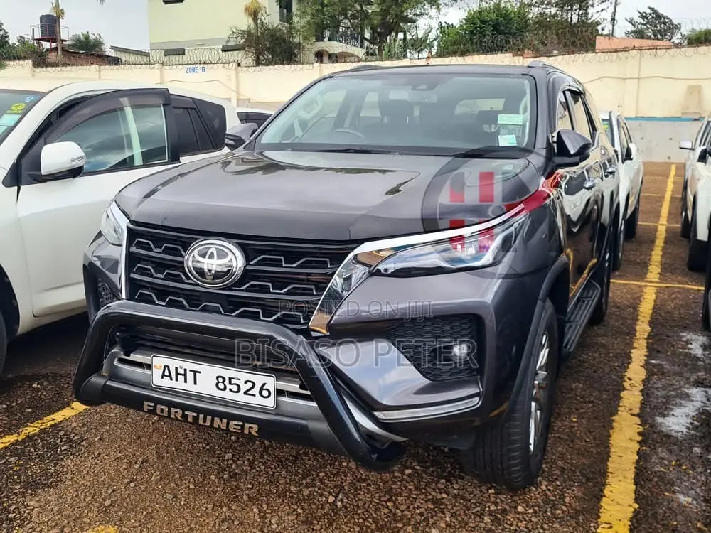 Toyota Fortuner 2.4 D AWD 2021 Gray