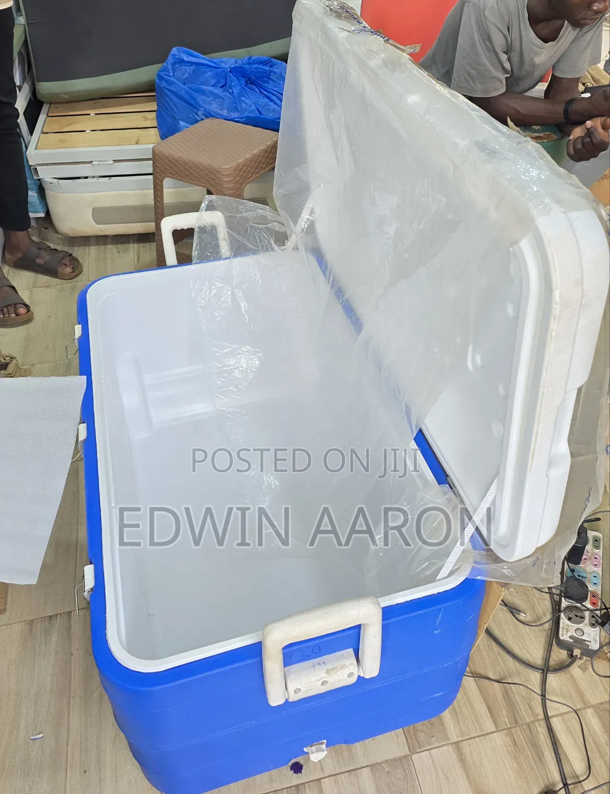 Ice Cooler Box With Wheels 180l