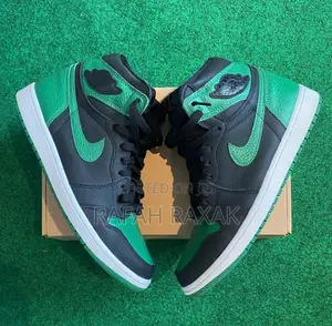 Nike Air Jordan 1 Retro High Pine Green Black Sneakers