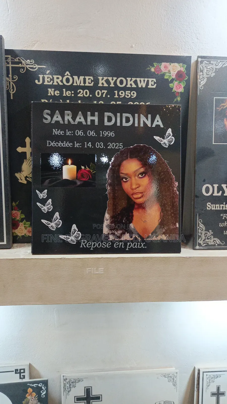 Engraved and Quality Prints Colored Picture on Tile