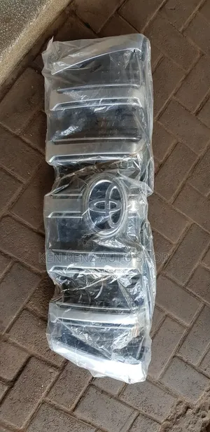 Grill Landcruiser 150 2014