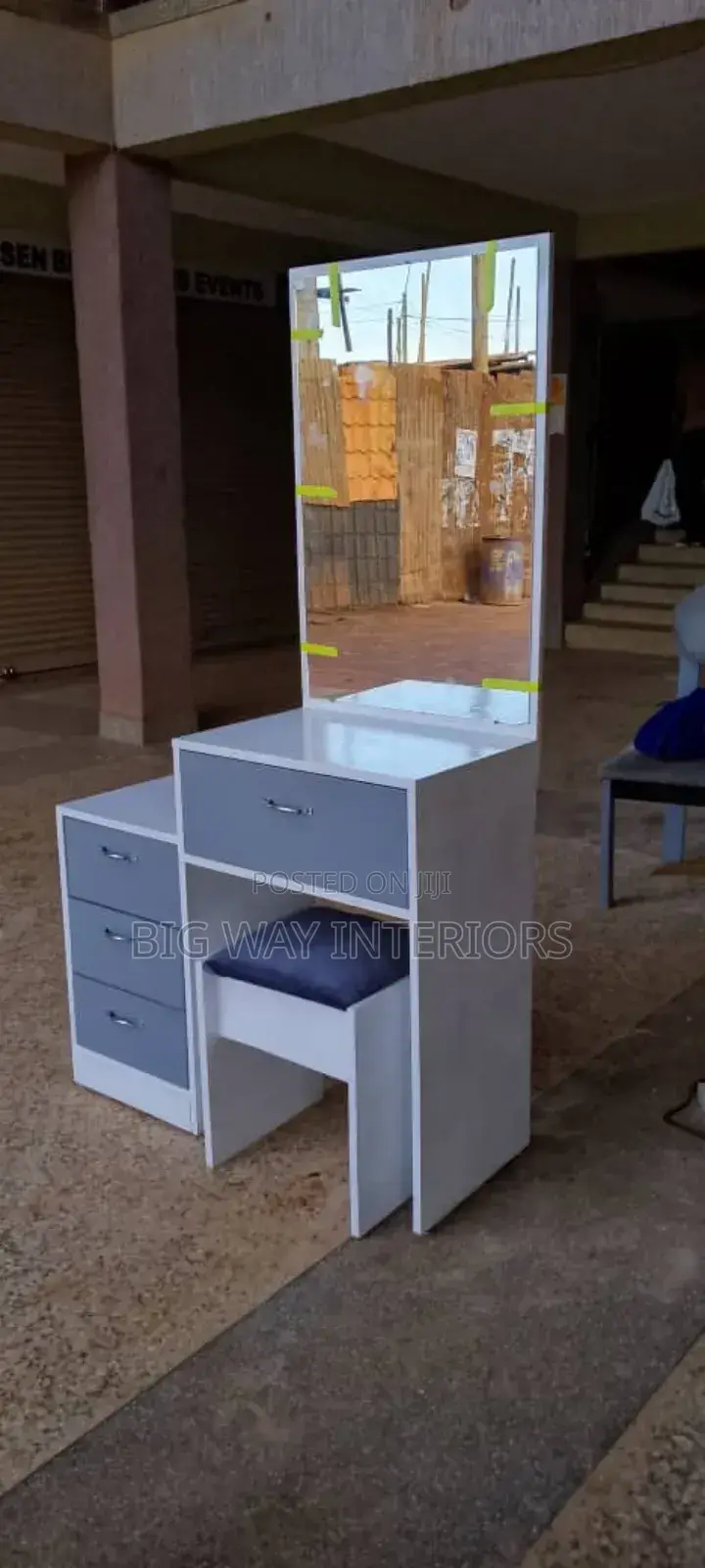 Gray and White Dressing Table With 4drawers