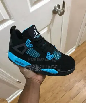 Nike Air Jordan 4 Retro