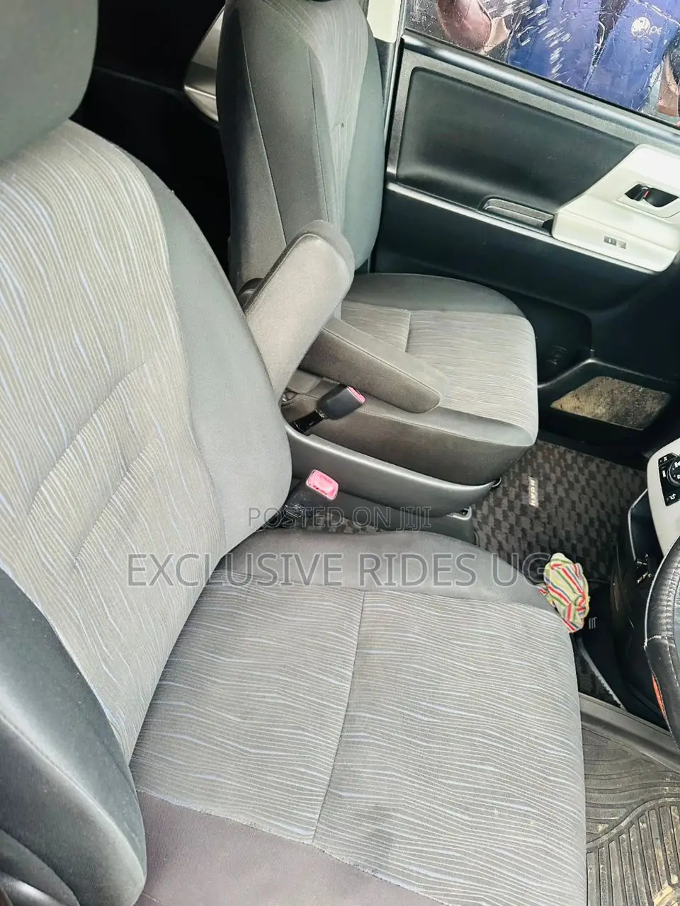 Toyota Noah 2011 White
