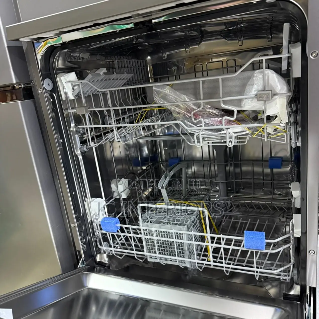 Hisense 13 Place Settings Dish Washer at 1,650,000/=