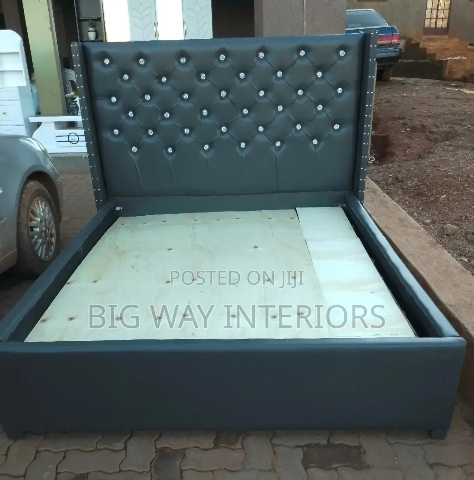 5x6 Gray Leather Dressed Bed 72000