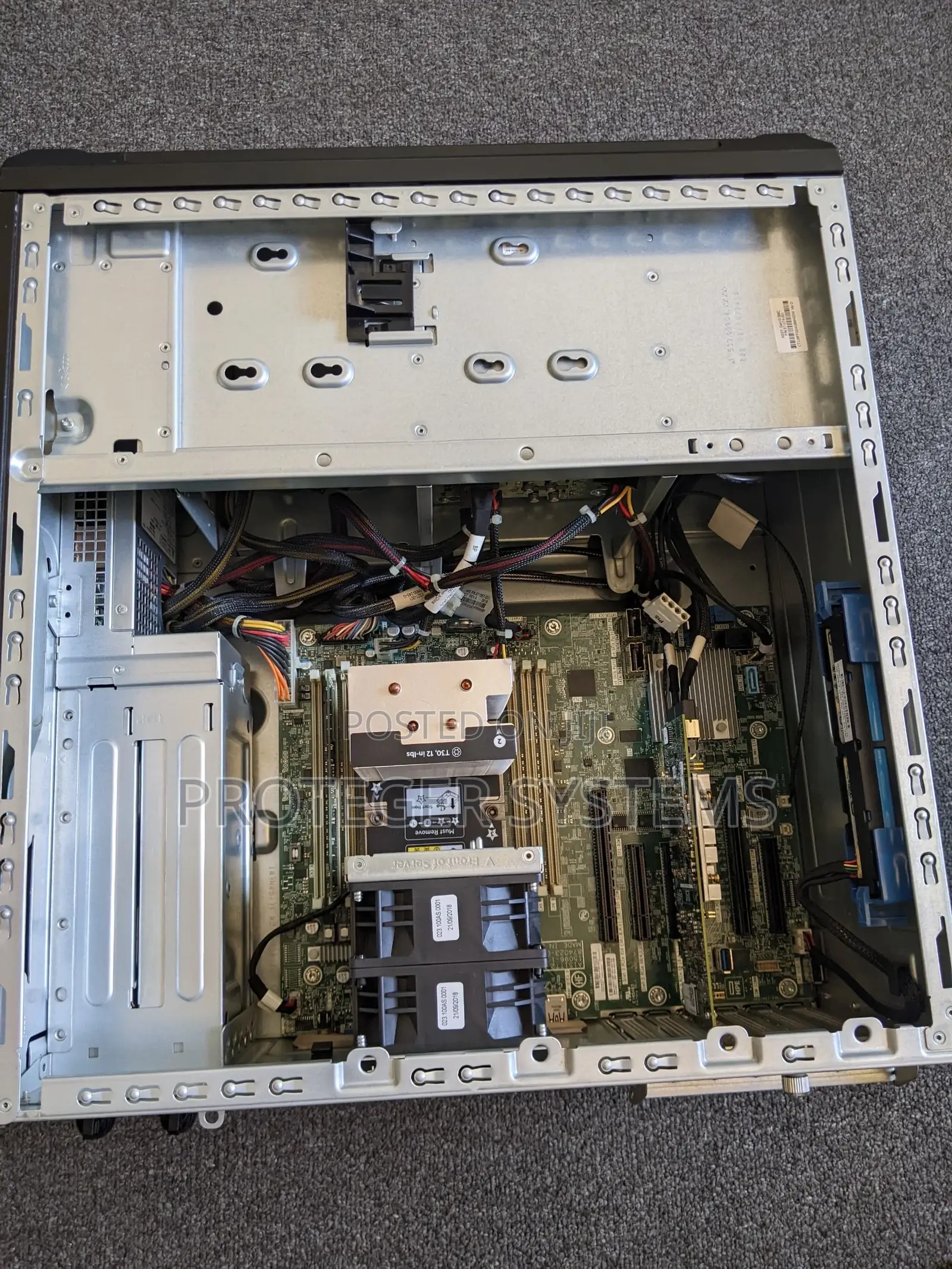 Server HP ProLiant ML 32GB Intel Xeon HDD+SSD 2T