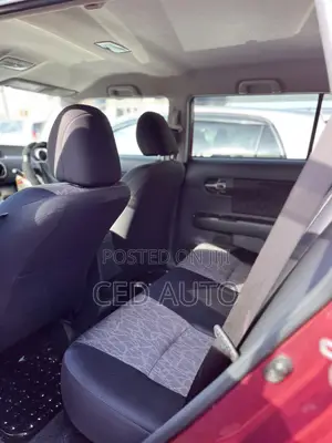 Toyota Corolla Rumion 2011 Red