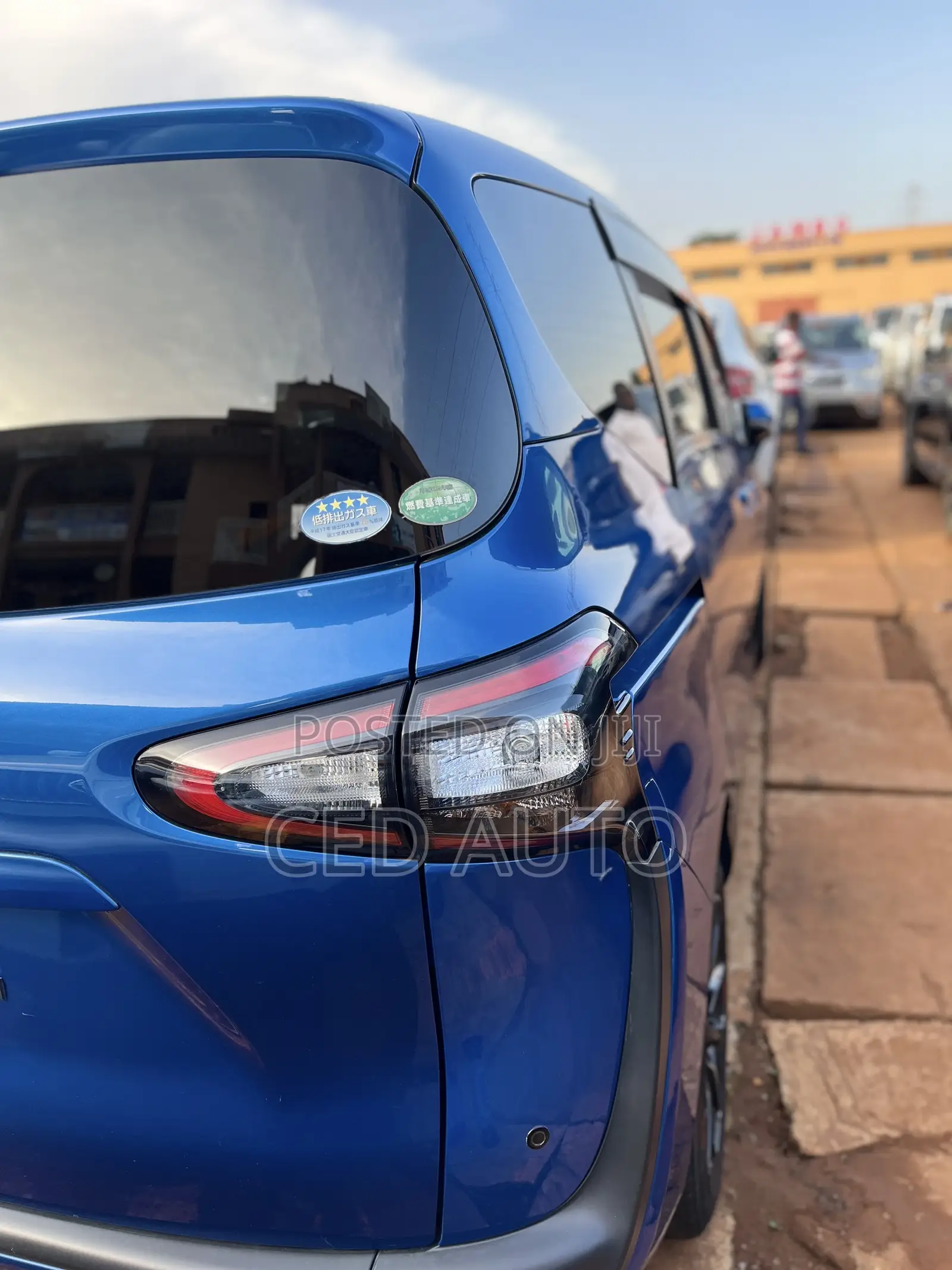 Toyota Sienta 2017 Blue