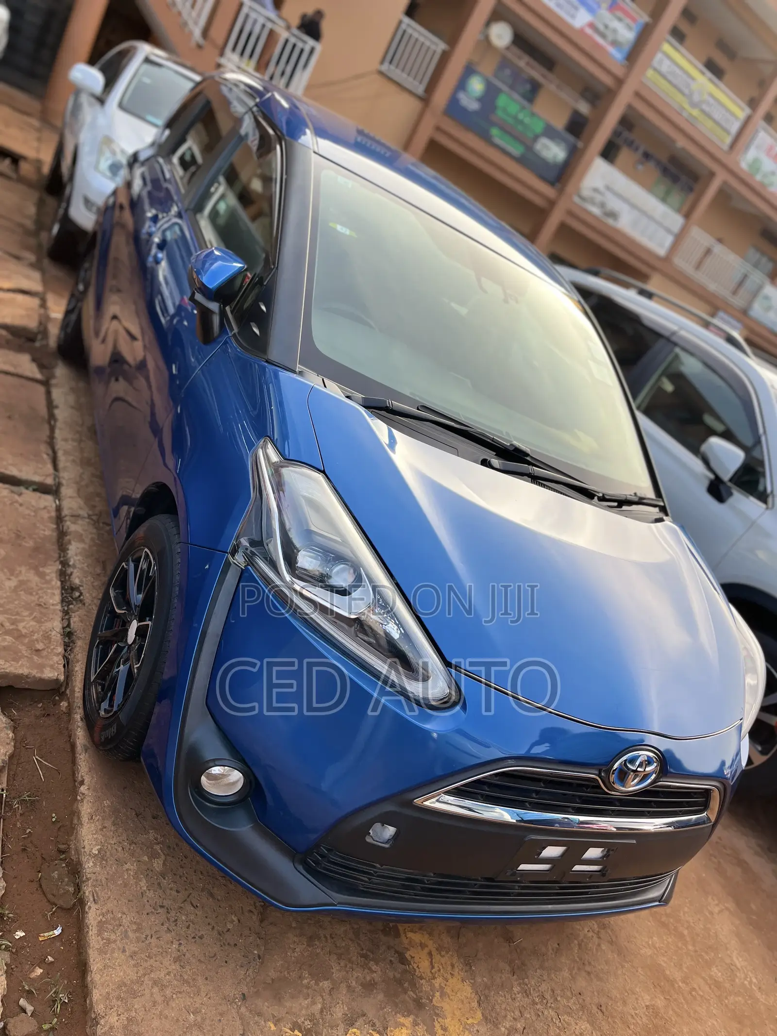 Toyota Sienta 2017 Blue