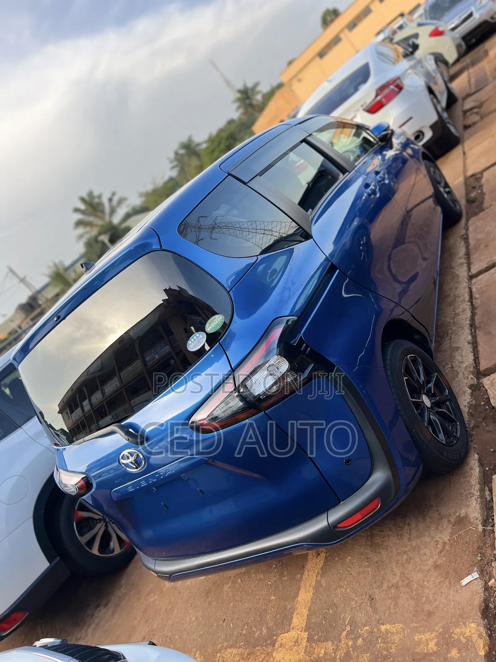 Toyota Sienta 2017 Blue