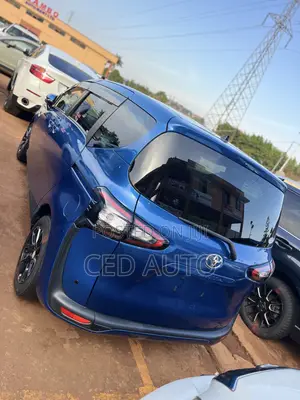 Toyota Sienta 2017 Blue