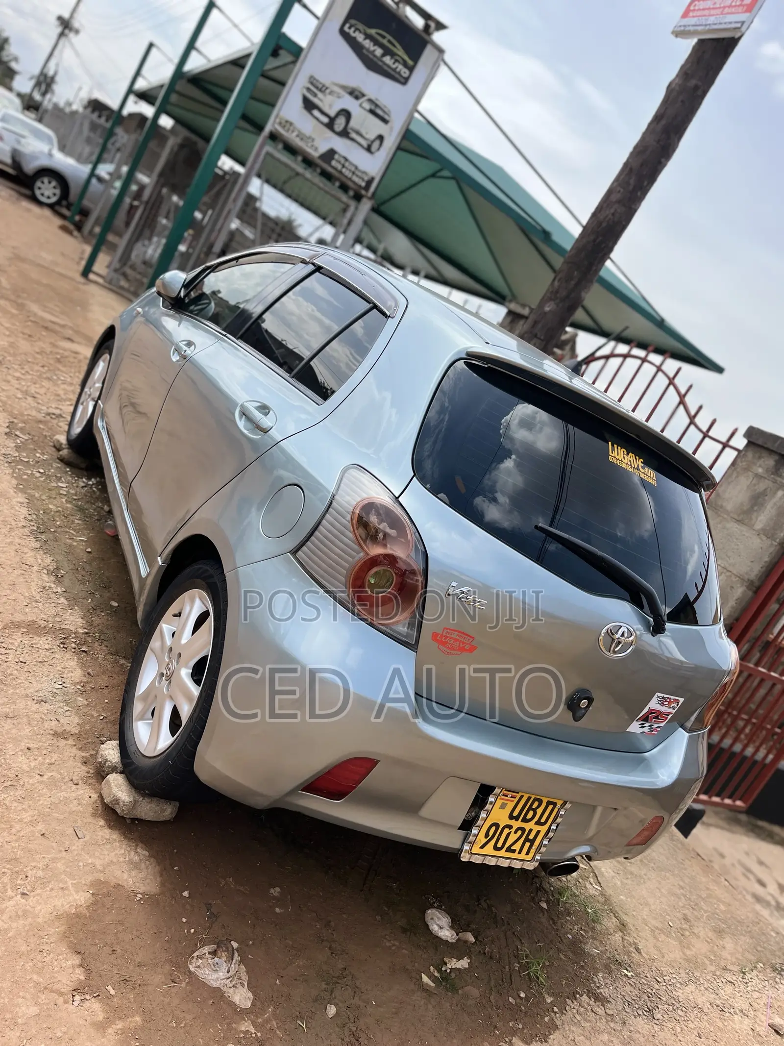 Toyota Vitz 2009 Silver