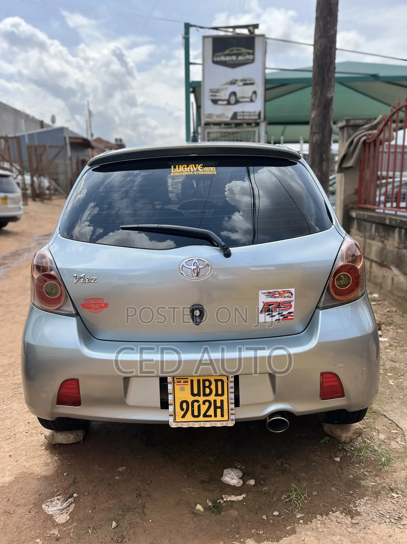 Toyota Vitz 2009 Silver
