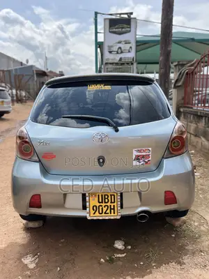 Toyota Vitz 2009 Silver