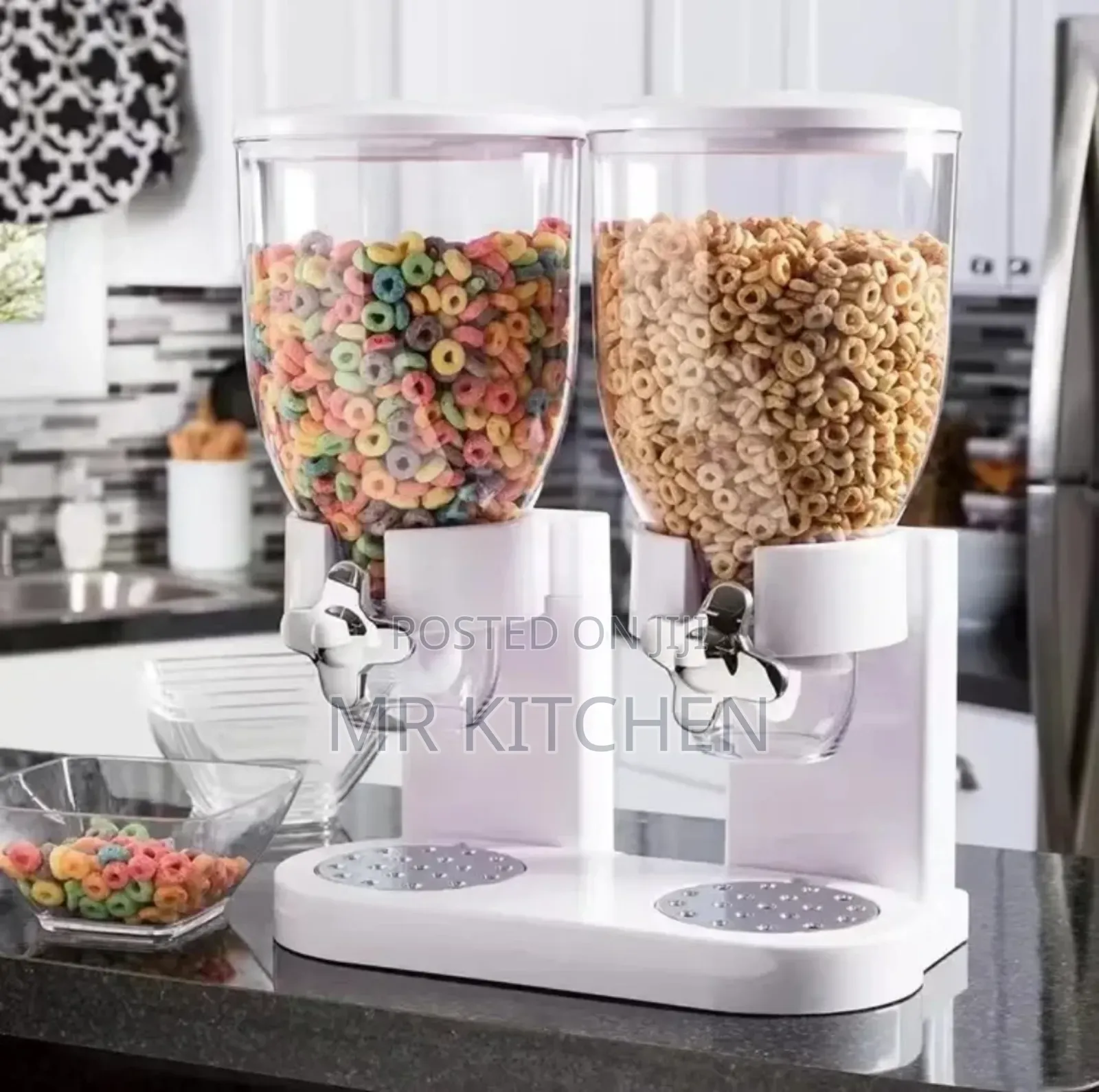 Round Dry Food Dispenser