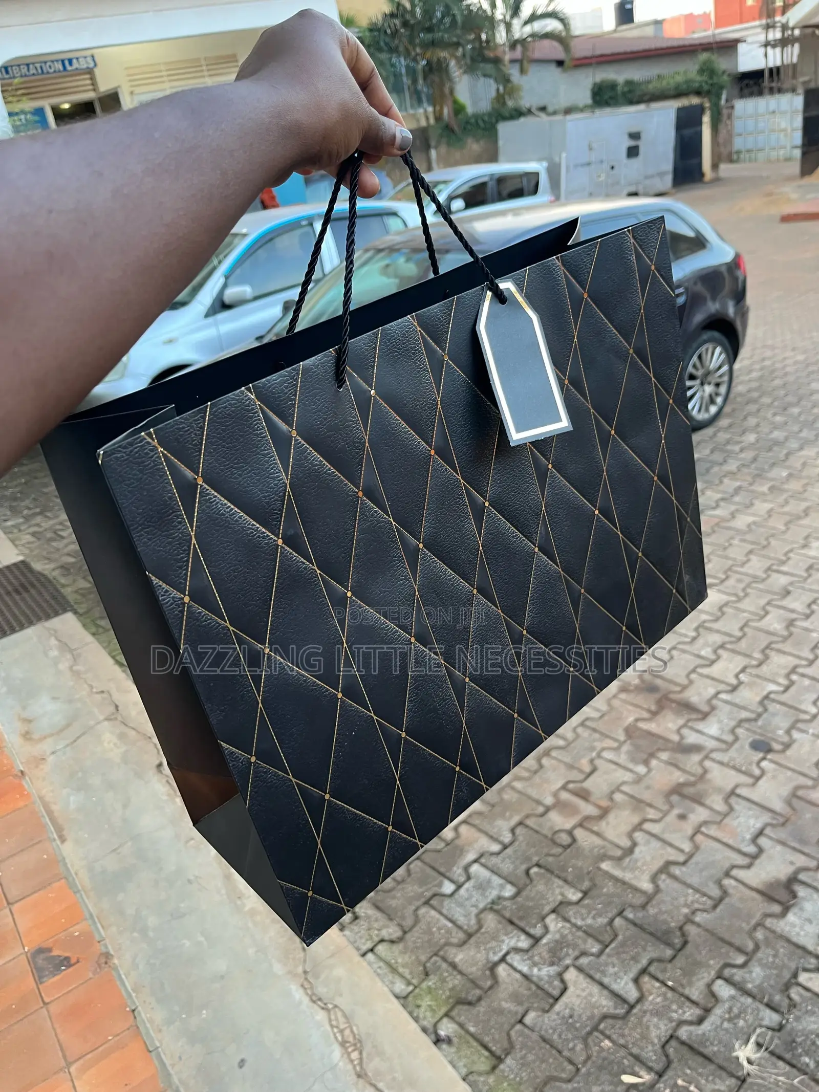 Onyx Gift Bag With Message Tag - Black