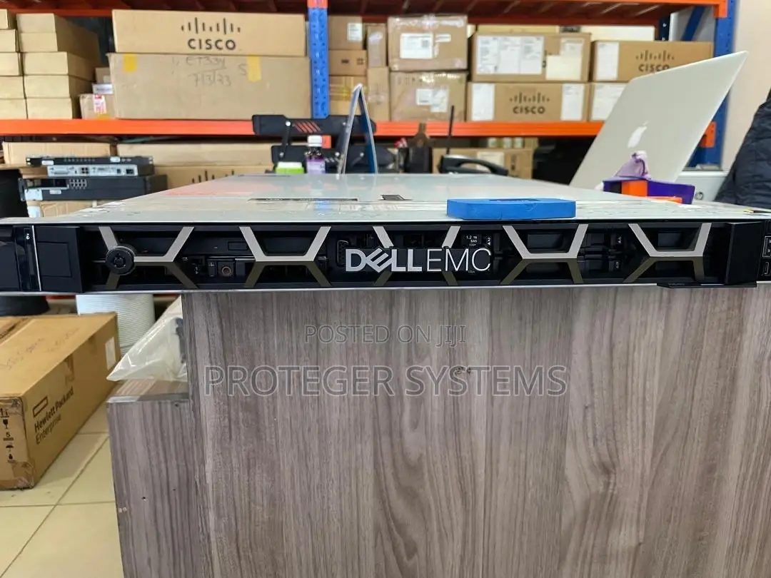 Server Dell PowerEdge R440 32GB Intel Xeon HDD+SSD 2T