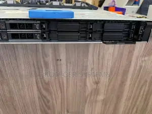 Server Dell PowerEdge R440 32GB Intel Xeon HDD+SSD 2T