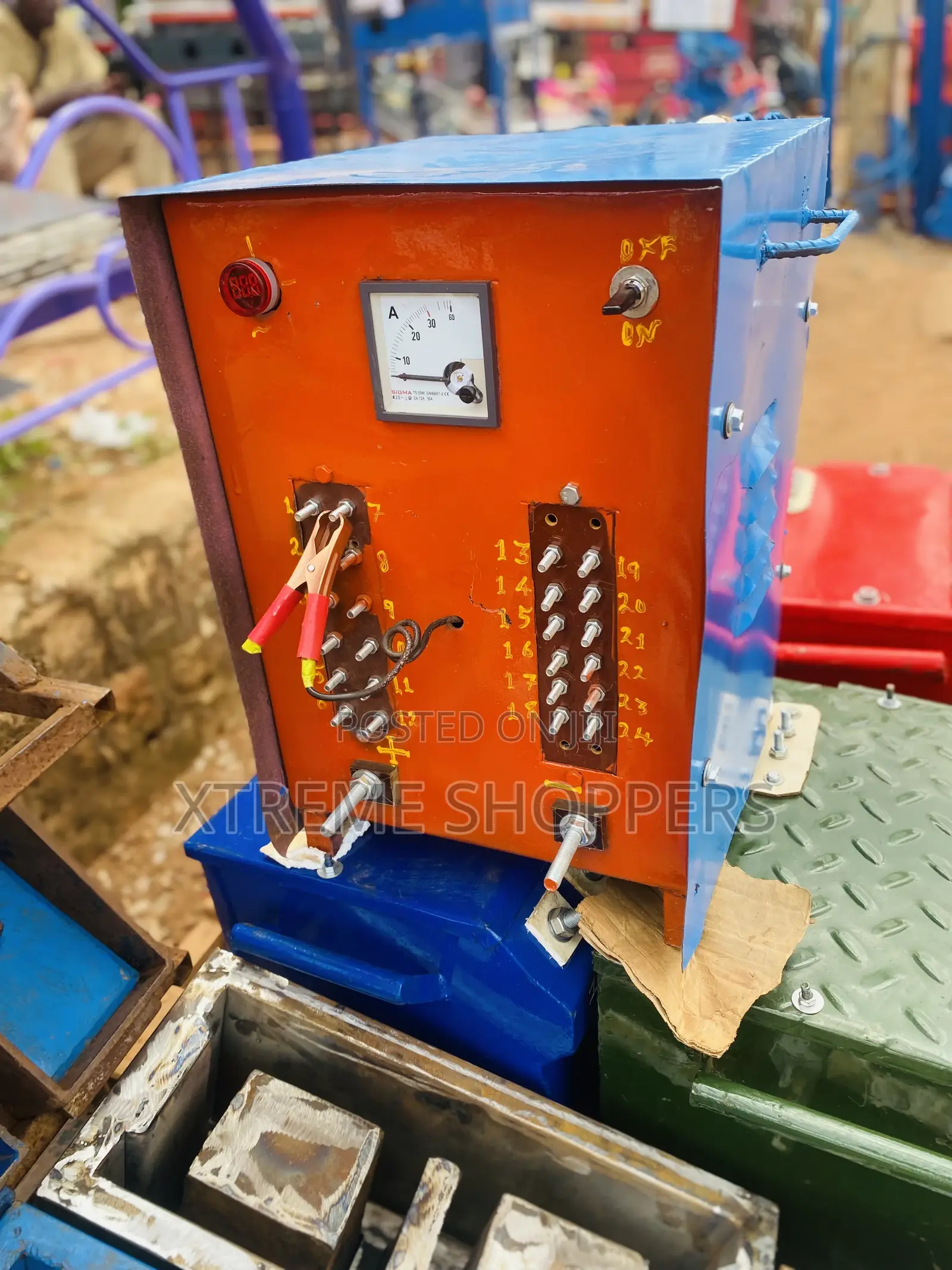Battery Charger / Retail Sales/ 24batteries