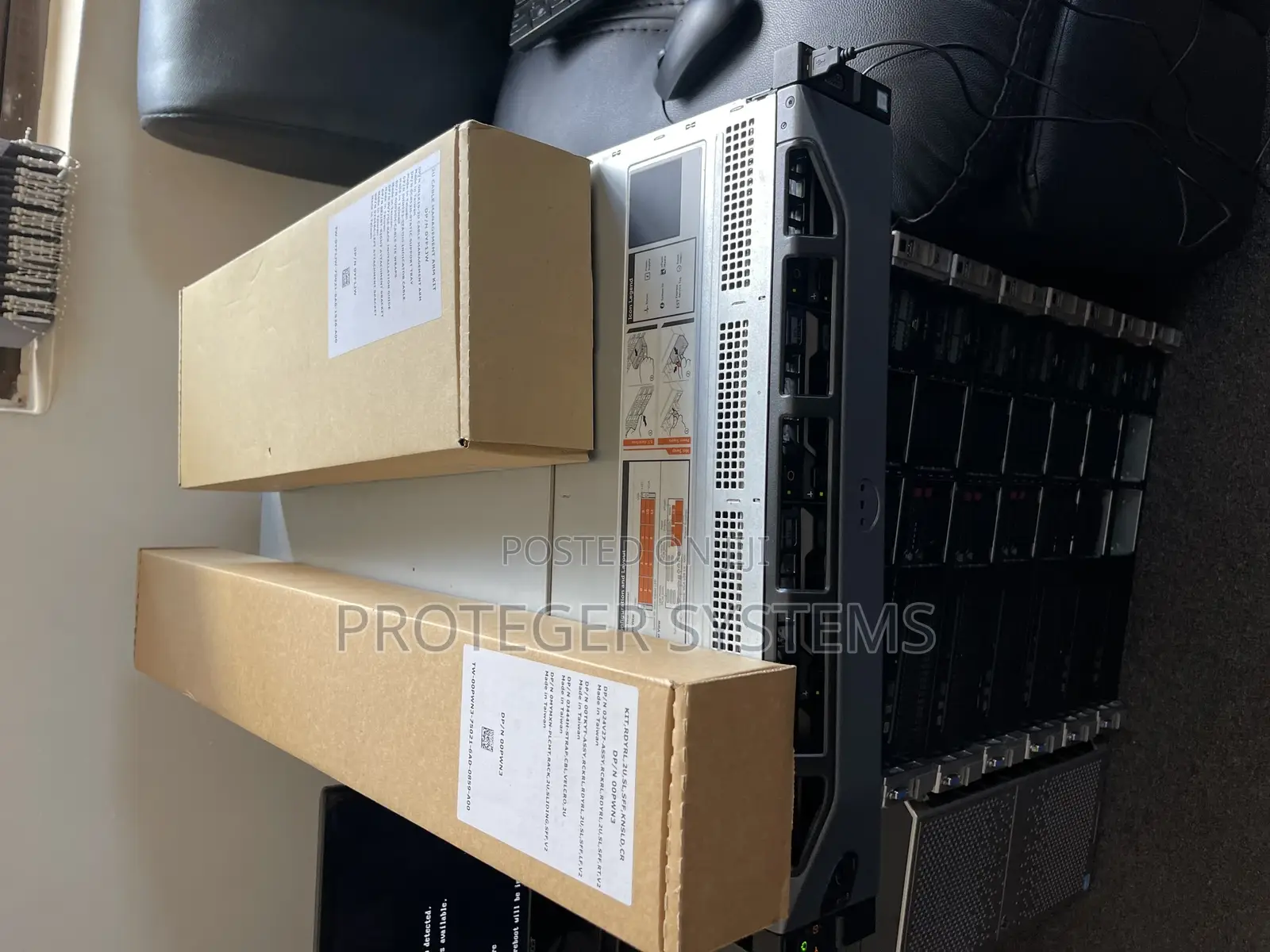 Server Dell PowerEdge R730 32GB Intel Xeon HDD+SSD 3T