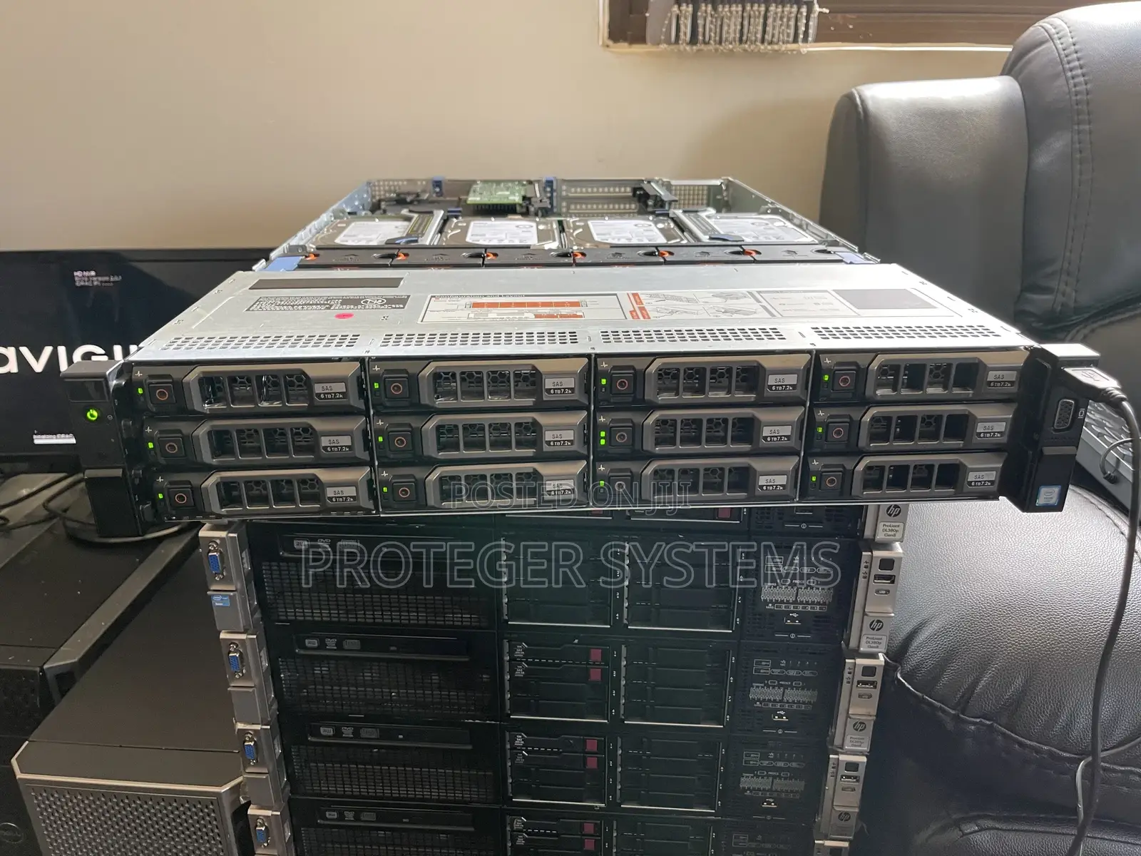 Server Dell PowerEdge R730 32GB Intel Xeon HDD+SSD 3T