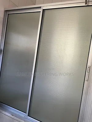 Aluminium Slidding Bathroom Divider Lubowa