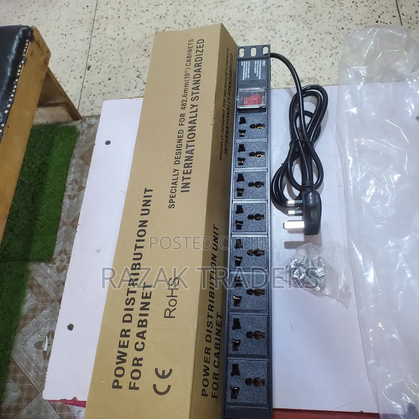 8 Ports Universal Multi-Socket Power Distribution Pdu