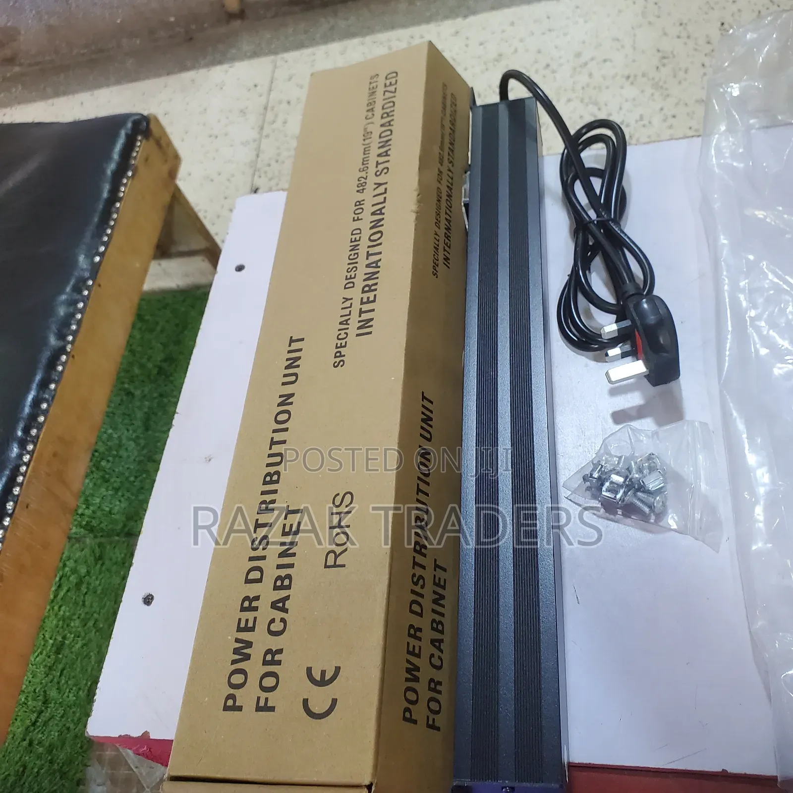 8 Ports Universal Multi-Socket Power Distribution Pdu
