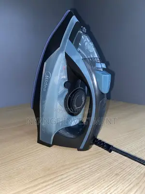 Steam Iron. Midea Steam Iron