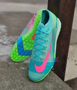 Light Green Air Zoom Mercurial Vapor 16 Turf Football Boots